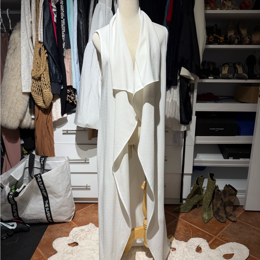 Elegant White Sleeveless Drape Vest